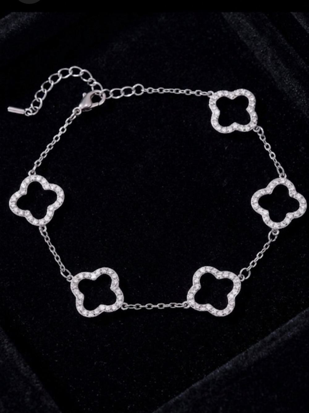 Dainty Silver 5 Motif Clover Bracelet Sparkling Clear Crystal Charm NEW
C3